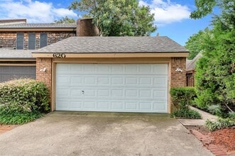 Building Photo - 620 Carriage Way