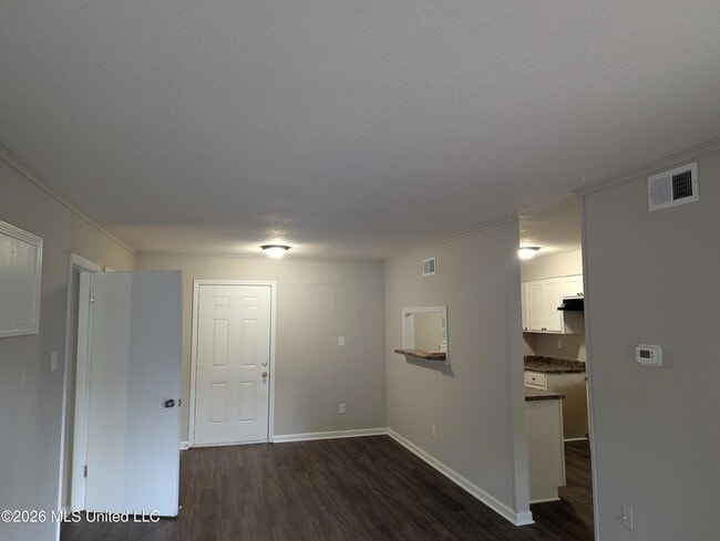 Building Photo - 2628 Hillcrest Dr