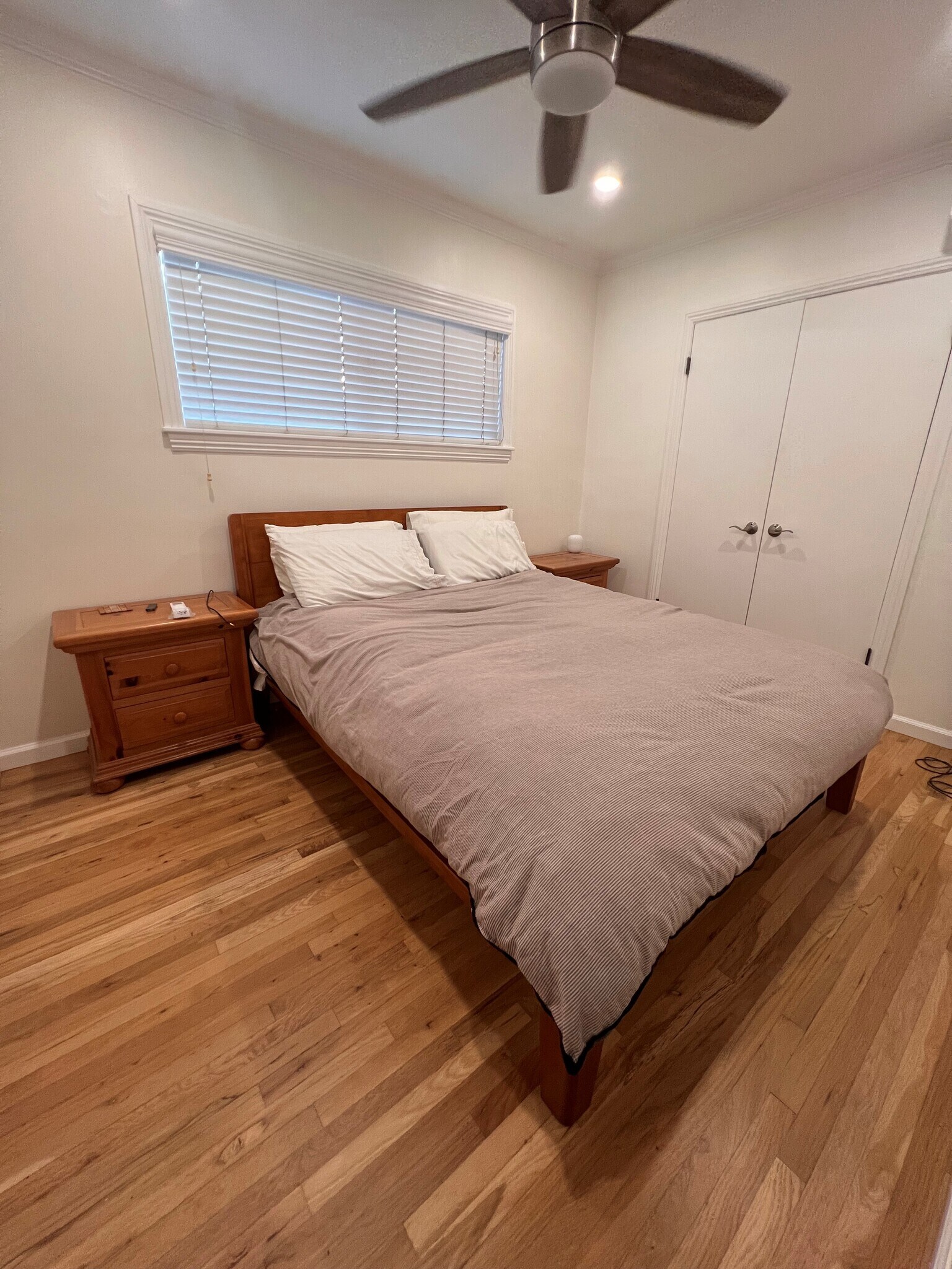 West Bedroom with Queen size bed - 12713 Venice Blvd