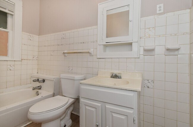 Building Photo - 3814 Roberts St