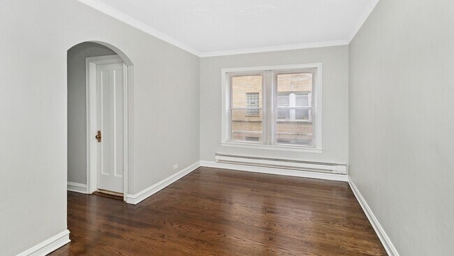 Building Photo - 846 W Ainslie St