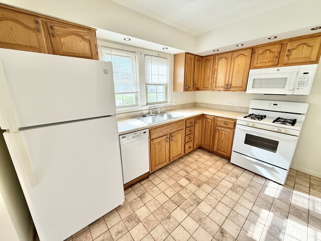 Building Photo - 824 Bellflower Ave NW