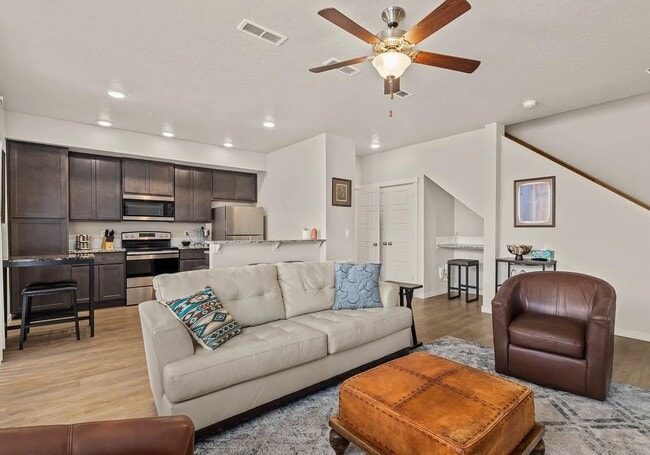 Building Photo - 7353 N Lucy Rose Ln