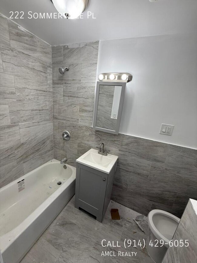 Building Photo - 222 Sommerville Pl