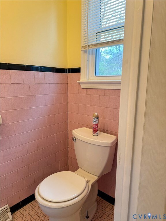 Building Photo - 904 Forestview Dr