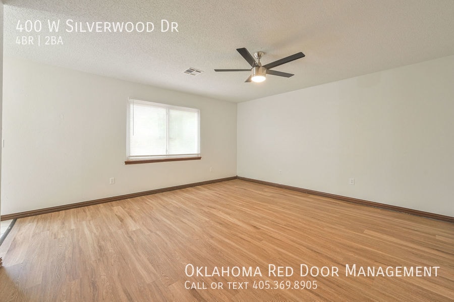 Building Photo - 400 W Silverwood Dr