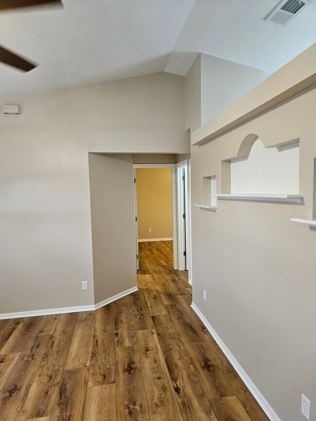 Building Photo - 5411 NW Arrowhead Terrace