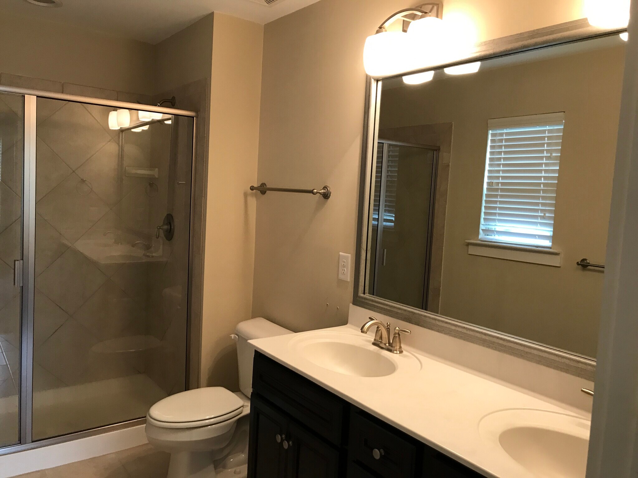 Master ensuite bathroom - 6417 Swatner Drive