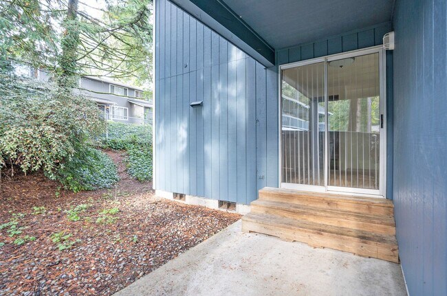 Building Photo - Spacious 3 Bedroom Home in Bremerton!