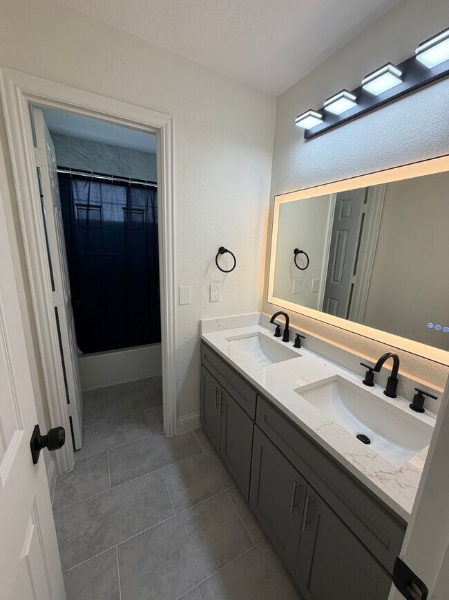 Building Photo - Updated Four Bedroom in Rowlett