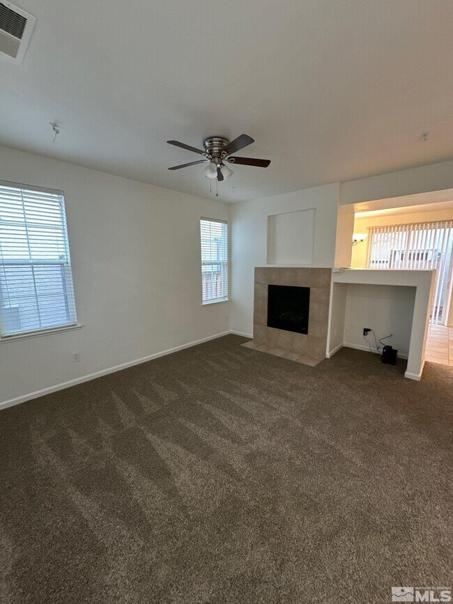 Building Photo - 3843 Dominus Dr