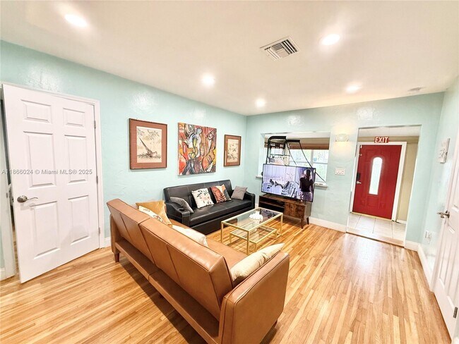 Building Photo - 1509 N 17th Ave