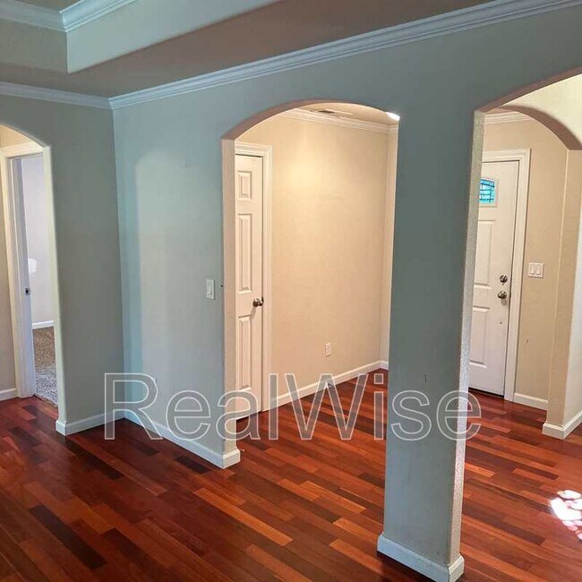Building Photo - 115 Wagon Wheel Dr