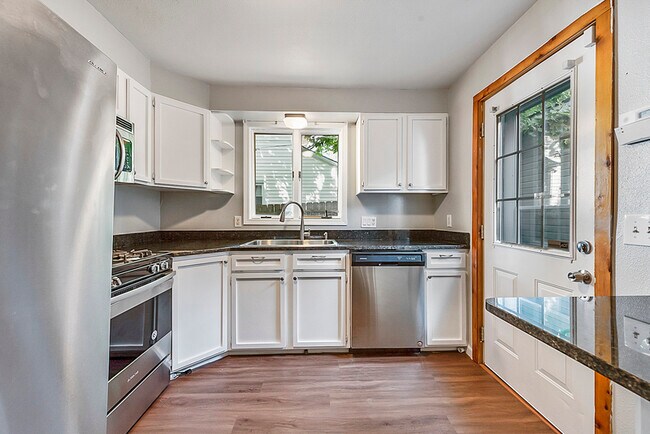 Building Photo - 2043 Carroll Ave