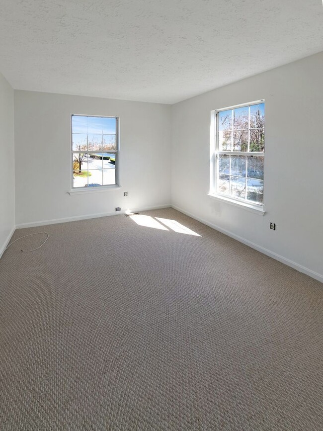 Building Photo - 3870 Gateview Pl