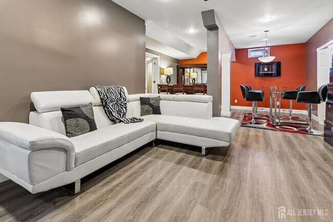 Building Photo - 16 Valley Wood Dr