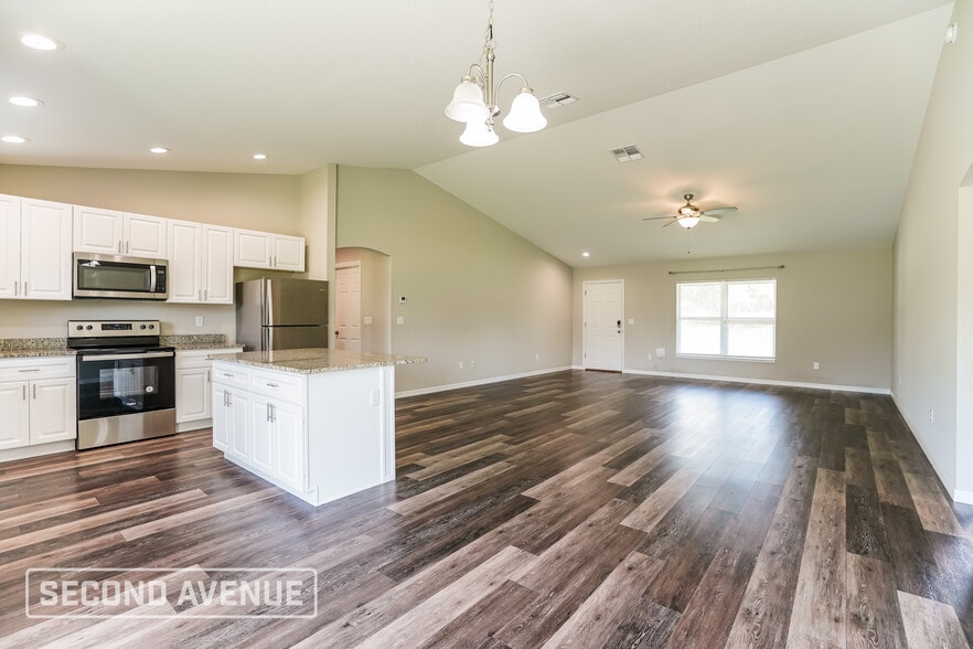 Building Photo - 576 Marion Oaks Manor