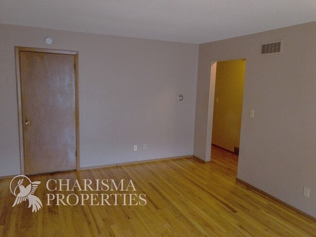 Building Photo - 3004 S West Ave