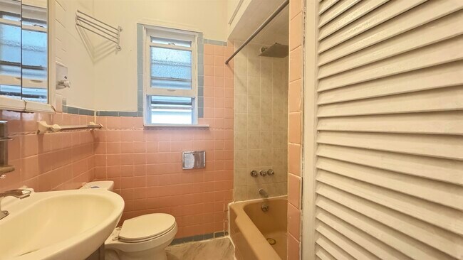 Building Photo - 283 Avenue A