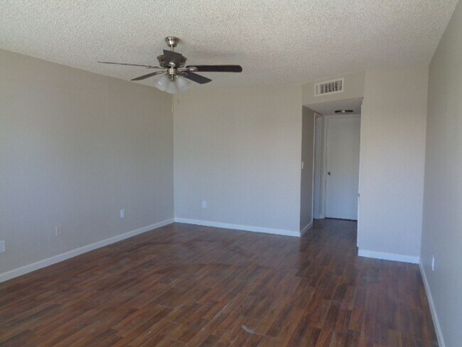 Building Photo - 8124 N 33rd Dr