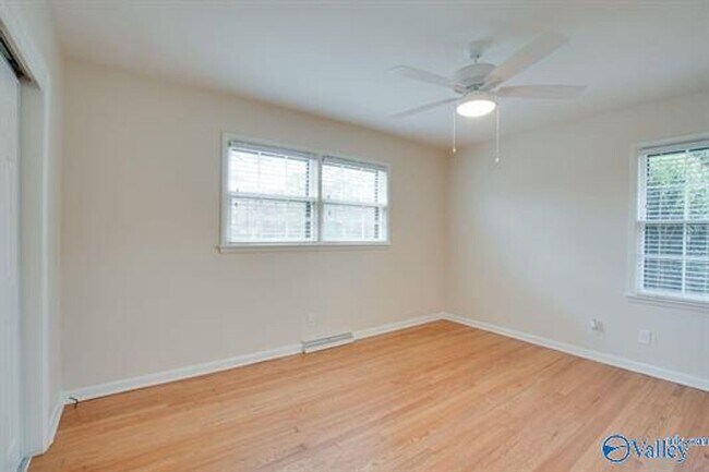 Building Photo - 814 Cleermont Dr SE