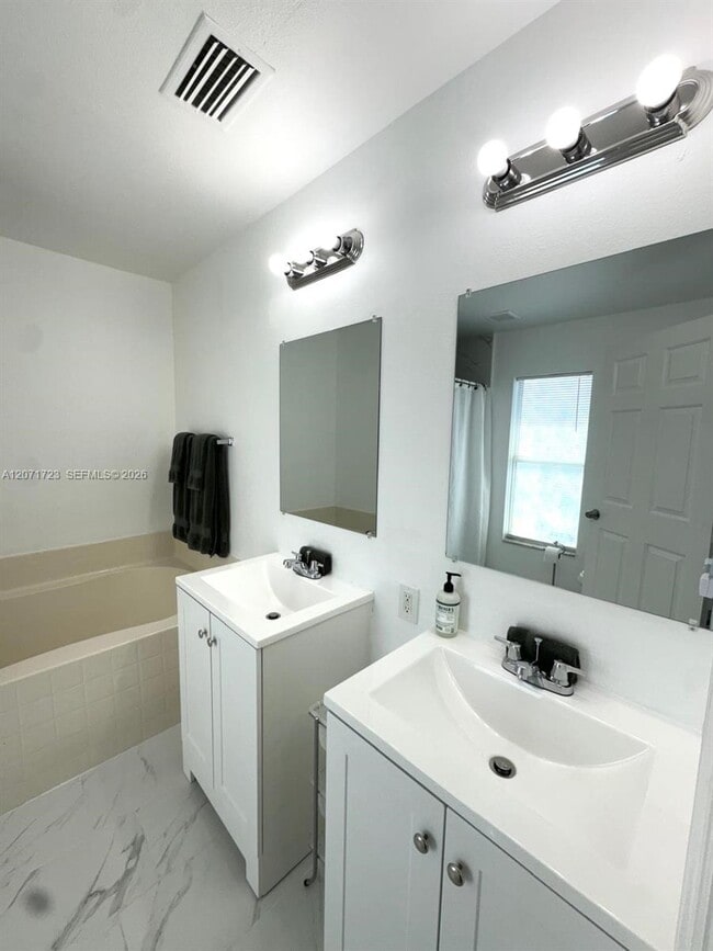Building Photo - 8356 103rd Ct