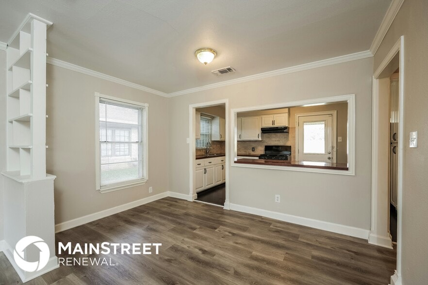 Building Photo - 351 E Amber St