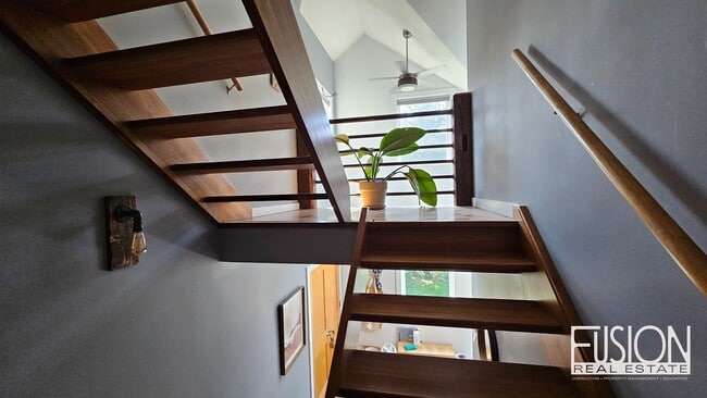 Building Photo - Contemporary 3 bed/2.5 bath on 10 Private Acres with Deeded Lake Access down the Road!