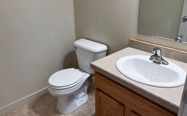 Building Photo - Mid-Term Unfurnished, 3 Bed 2.5 Bath Condo