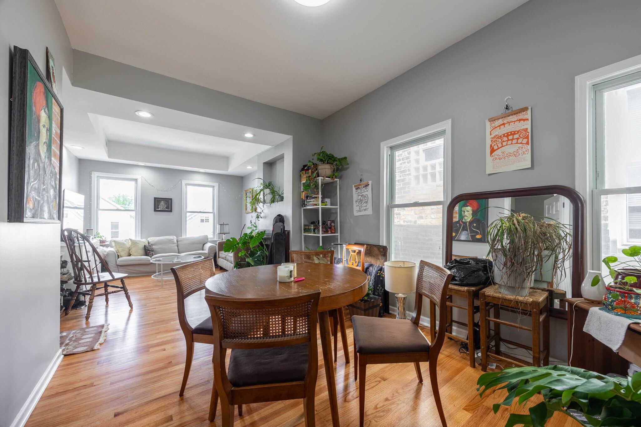 Building Photo - 1647 N Francisco Ave