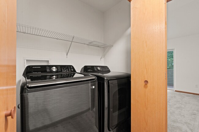 Building Photo - 13 Redtail Ct