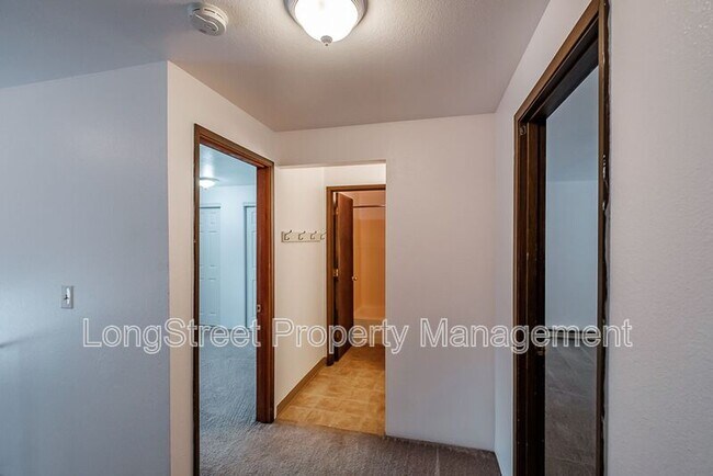 Building Photo - 1950 NW Hayes Ave