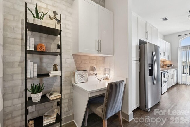 Building Photo - 905 Kenilworth Ave