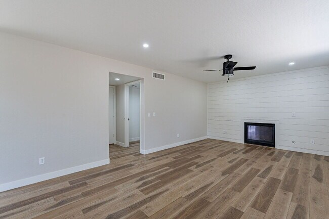 Building Photo - Newly Remodeled 3 bedroom in Goodyear!
