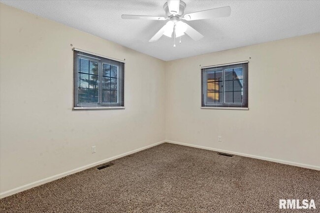 Building Photo - 3 Sundowner Ln