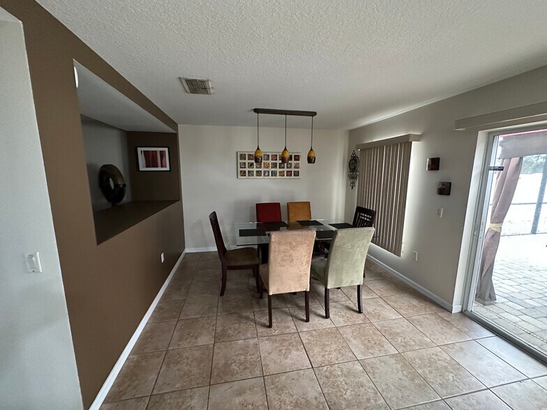 Building Photo - 246 Verdi St