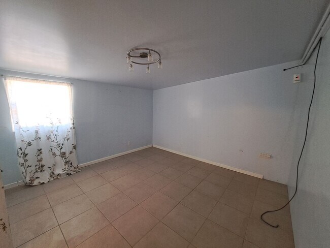 Building Photo - All Tile & Mini Splits!