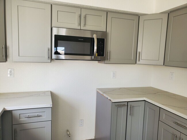 Building Photo - MULTI-FAMILY HOUSE