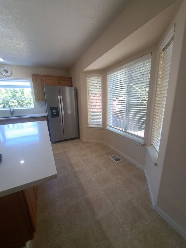 Building Photo - Beautiful setting 4 bedroom A/C Available Now