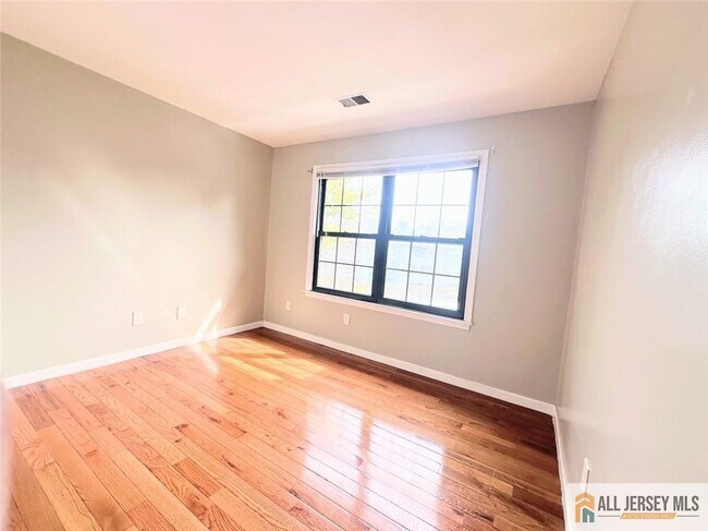 Building Photo - 1212 Woodhaven Dr