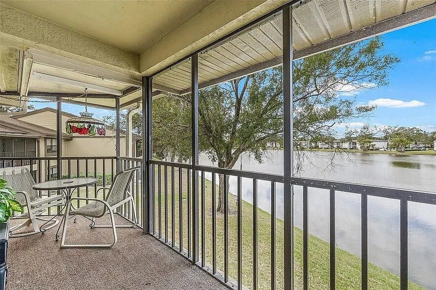 Building Photo - 222 Woodlake Wynde