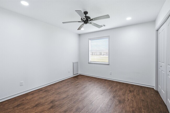 Building Photo - 32242 Sky Lakes Dr