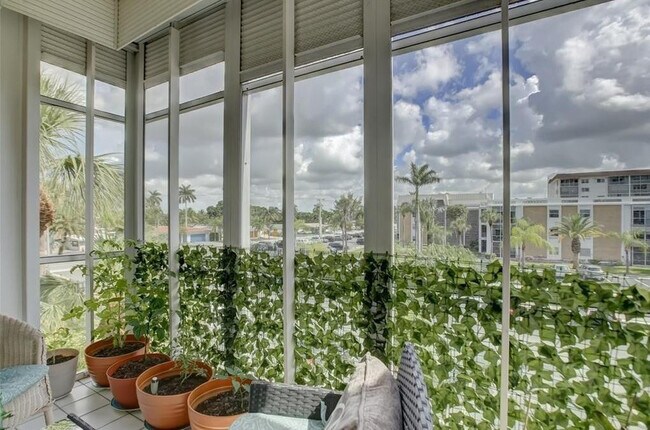 Building Photo - 2990 NE 16th Ave