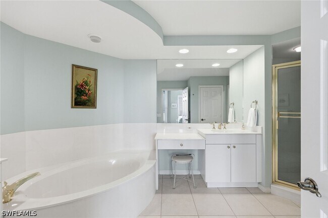Building Photo - 420 Cove Tower Dr