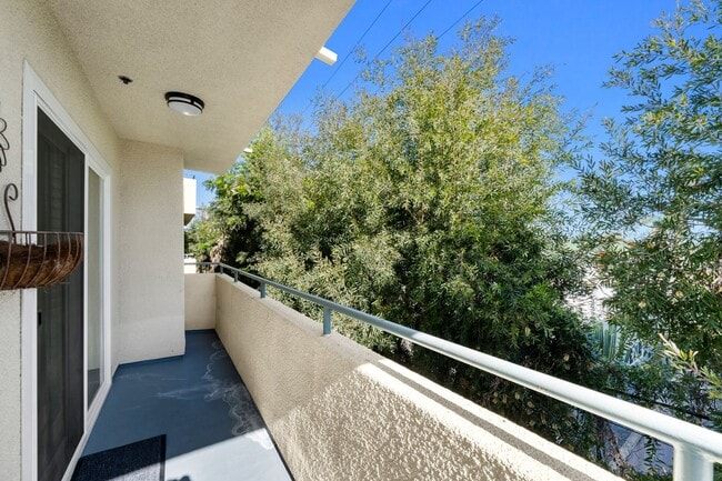 Building Photo - Charming 2-Bedroom, 3-Bathroom Home for Rent