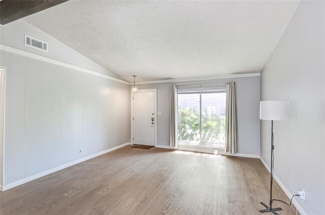 Building Photo - 1204 Woodfield Dr