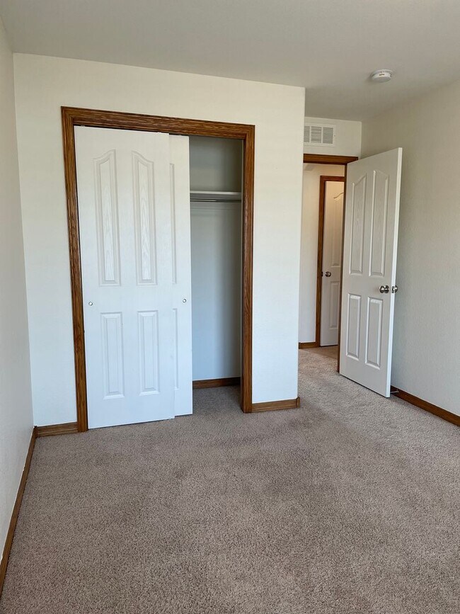 Building Photo - 3545 Big Ben Dr