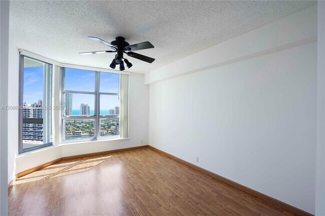 Building Photo - 3530 Mystic Pointe Dr
