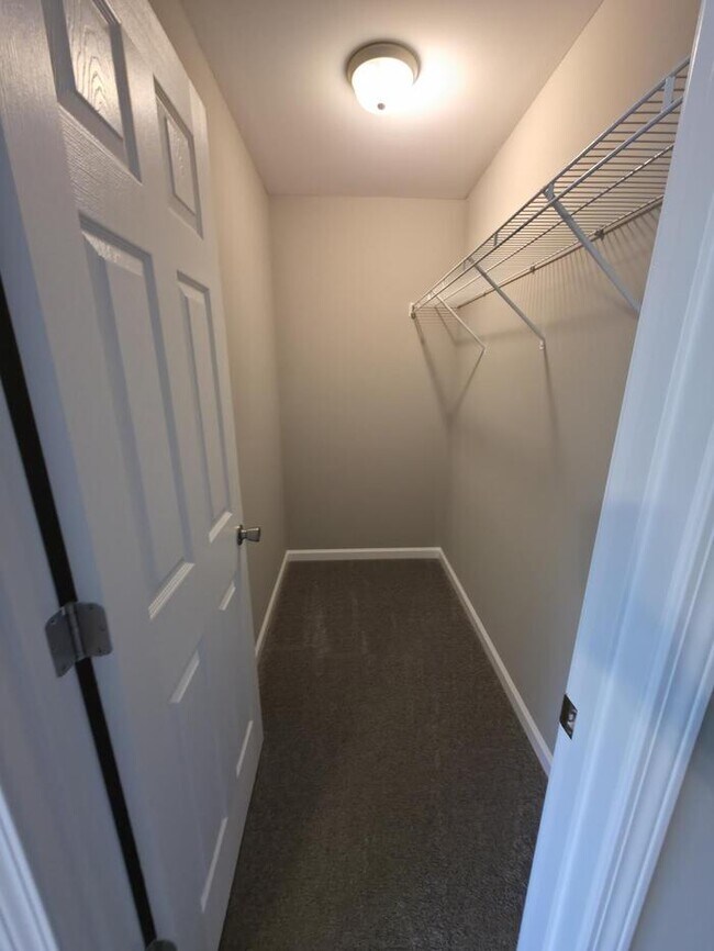 Building Photo - 480 Candlestick Dr