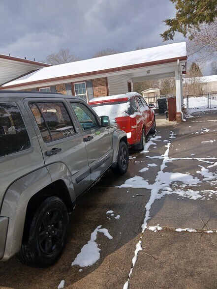 Building Photo - 4213 Pin Oak Rd